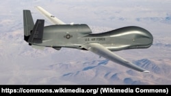 Американский самолёт-беспилотник Global Hawk весит 14 тонн и является крупнейшим в мире БПЛА