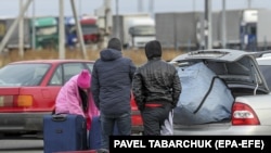 Бегущие от мобилизации россияне на границе с Казахстаном. 30 сентября 2022 года