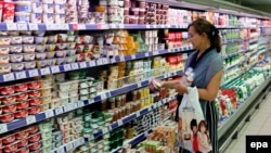 Продукция Danone на полках российского супермаркета, август 2014 года
