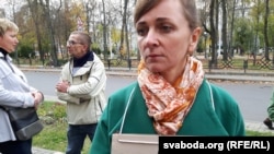 Лариса Щиракова в пикете у суда в Гомеле в 2017 году