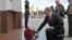 Президент России Владимир Путин во время возложения цветов к памятнику победы "Звонница" в военно-историческом музее-заповеднике "Прохоровское поле", 12 июля 2013 года