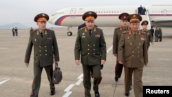 Виктор Горемыкин во время визита в Пхеньян (Фото: KCNA / Reuters)