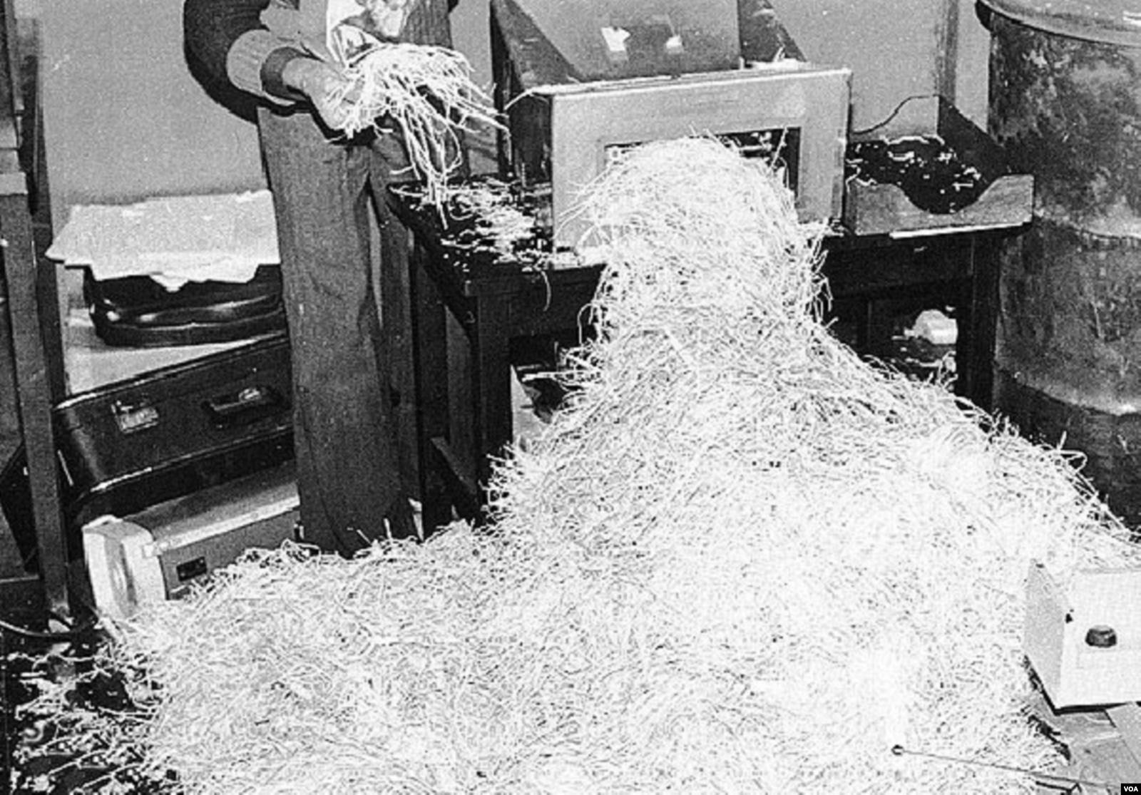 Обрезки уничтоженных документов