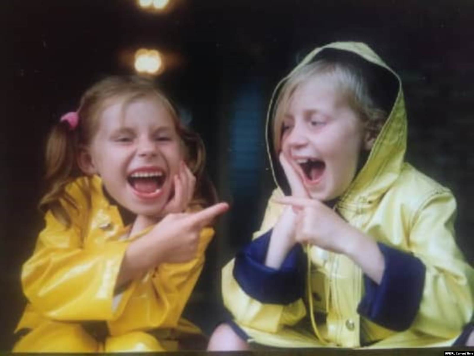 Маша и Вика в детстве. Фото: личный архив