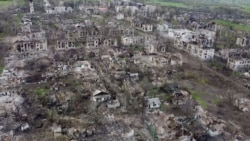 Поселок городского типа Новотошковское в Луганской области после продолжительных ударов 24 апреля 2022 года