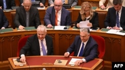 В заседании парламента, где рассматривались поправки к Конституции, принимал участие премьер-министр Виктор Орбан