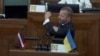 Скандал в парламенте Латвии при обсуждении декларации о "преступной русификации"